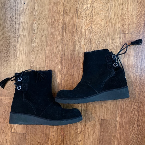 black uggs size 6